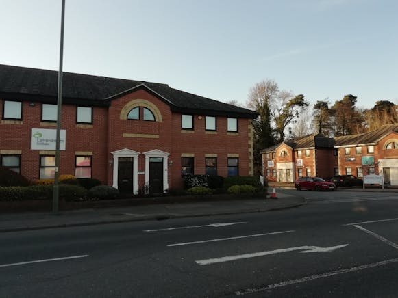 3 Tanners Yard, Bagshot, Offices / Other To Let - Front 4 Tanners Yard.jpg