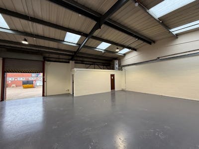 Unit 16, Vale Industrial Centre, Aylesbury, Industrial To Let - IMG_7250.JPG