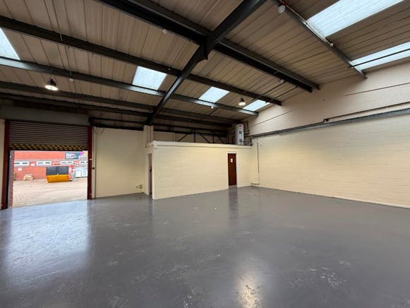 Unit 16, Vale Industrial Centre, Aylesbury, Industrial To Let - IMG_7250.JPG