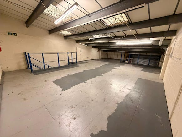 11 Rosshill Industrial Park, Southend-on-Sea, Industrial To Let - WhatsApp Image 2026-05-11 at 16.11.25 (2).jpeg