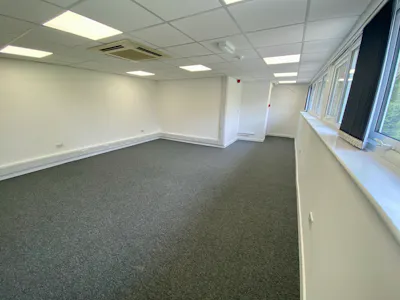Unit 16 The Bell Centre, Crawley, Industrial / Warehouse To Let - IMG_0195.jpeg