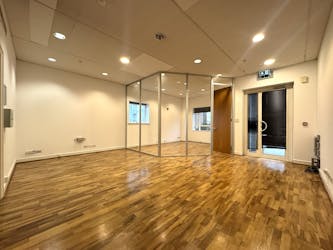 Unit G6a, Belgrave Court, Canary Wharf, Offices To Let - Unit G6a - Office 1.jpg - More details and enquiries about this property