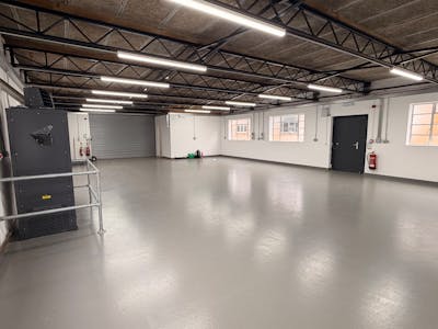 5 Hill Farm Avenue Industrial Estate, Watford, Office / Warehouse To Let - Unit 5 Warehouse.jpg