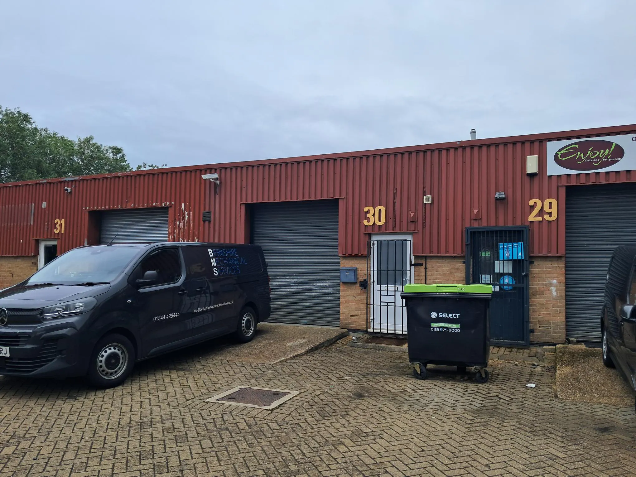 Unit 30, Longshot Industrial Estate, Bracknell, Industrial To Let - 1000001817.jpg