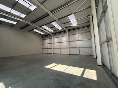 50 Wedgewood Street, Aylesbury, Retail To Let - 20260716_084249005_iOS.jpg