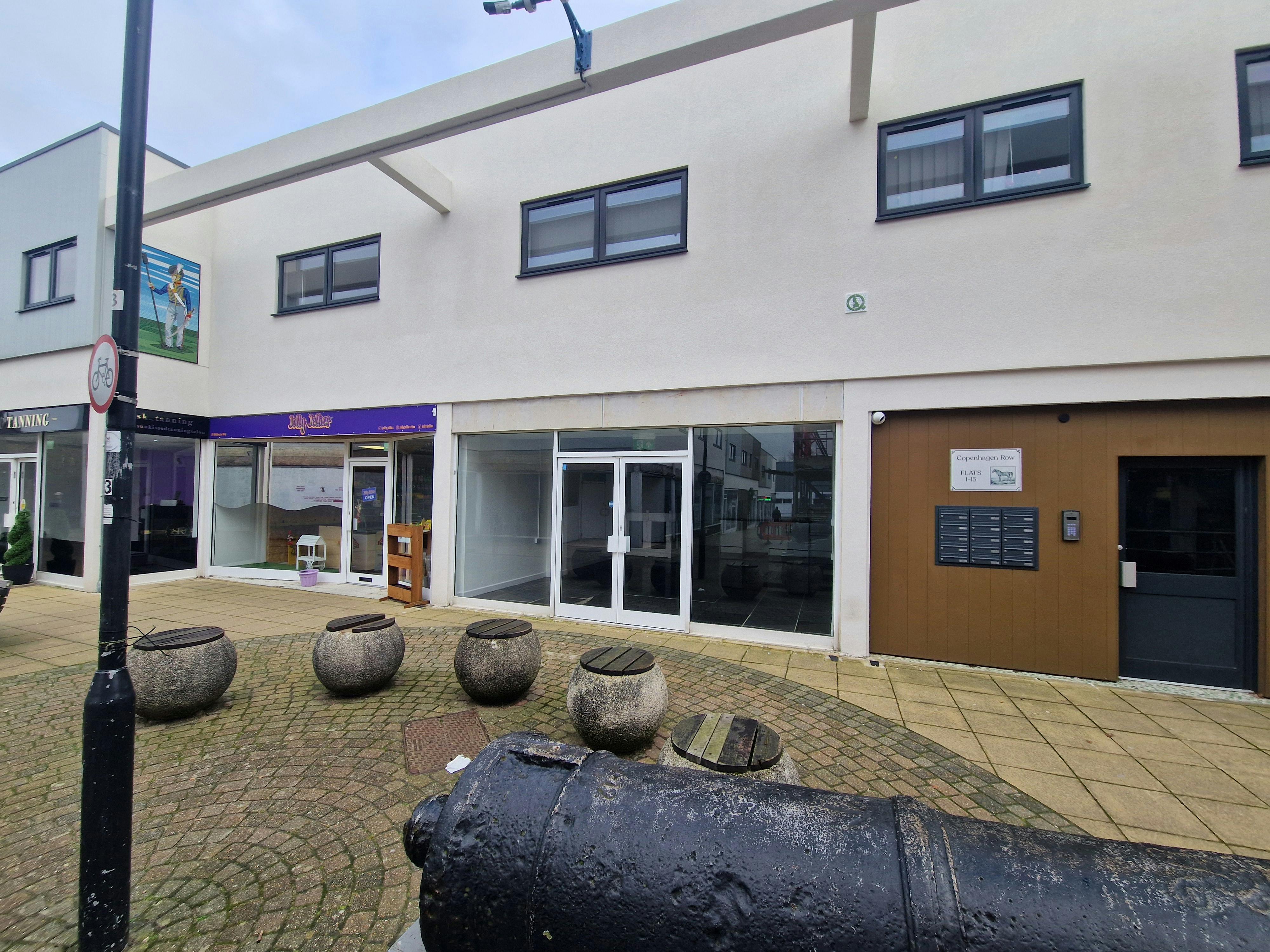 Retail/Shop in Waterlooville - photo 4