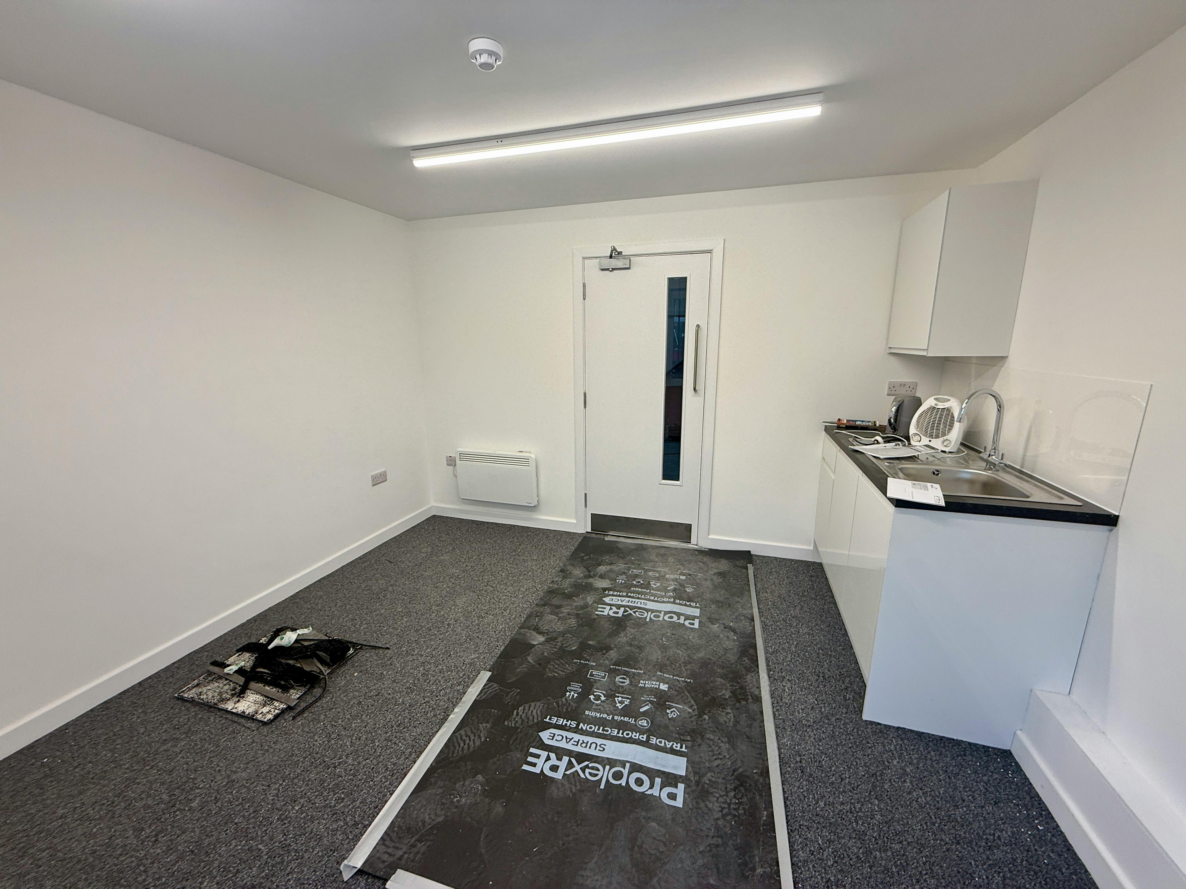 Industrial Unit in Bournemouth - photo 2