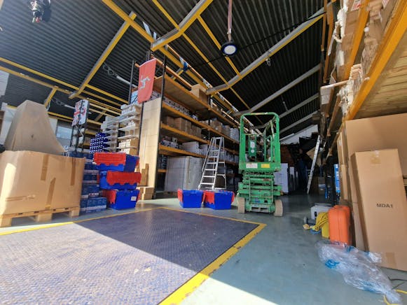 Unit 2, Bessemer Park, Basingstoke, Industrial To Let - 20250507_110122.jpg