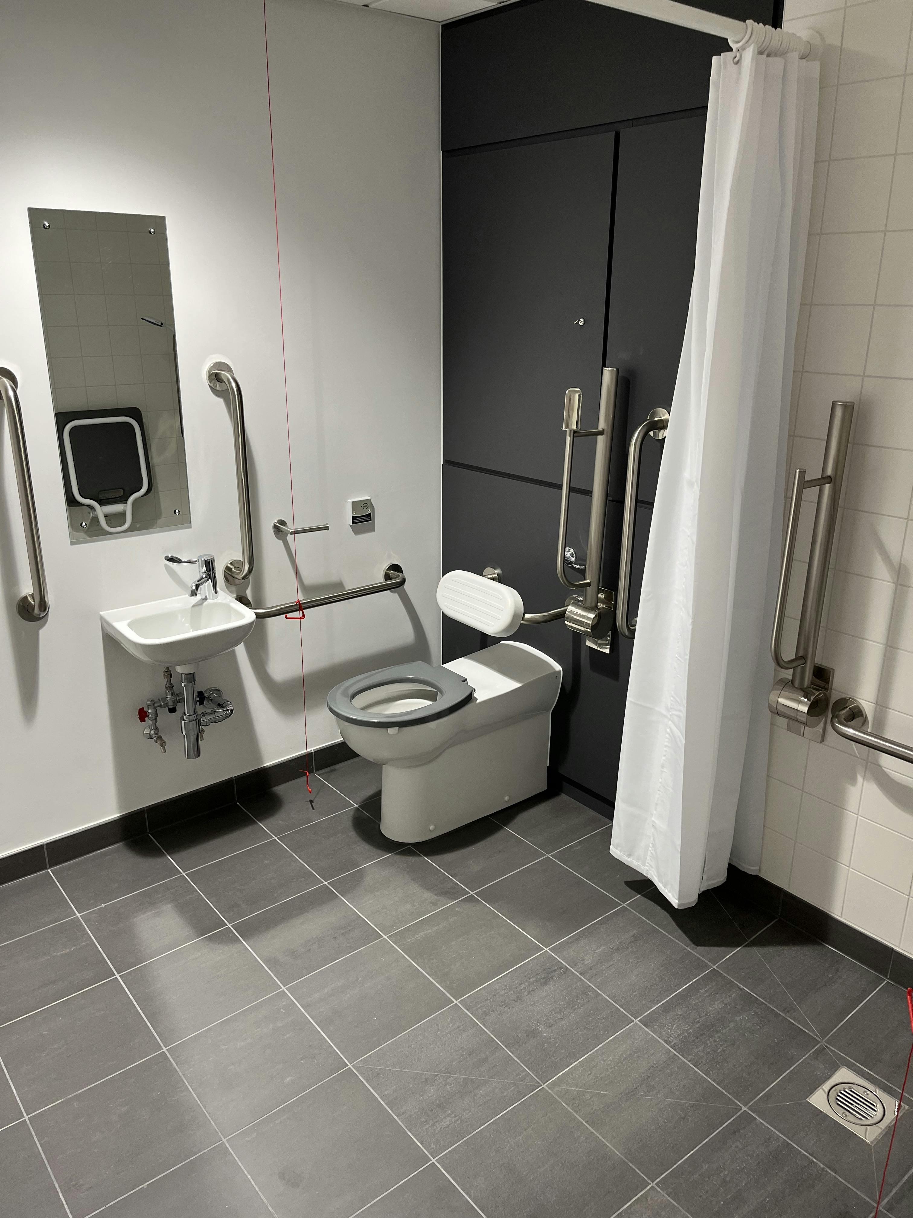 Unit 6 Lowry Park, Grimshaw Lane, Manchester, Industrial To Let - Toilet Lowry .jpg