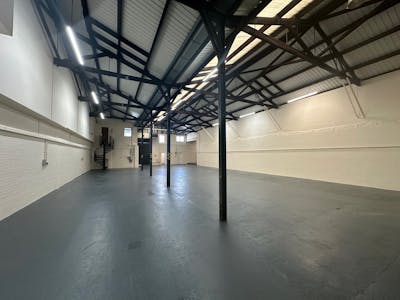 Unit 32B, Romford, Industrial / Warehouse To Let - Main warehouse I.jpg