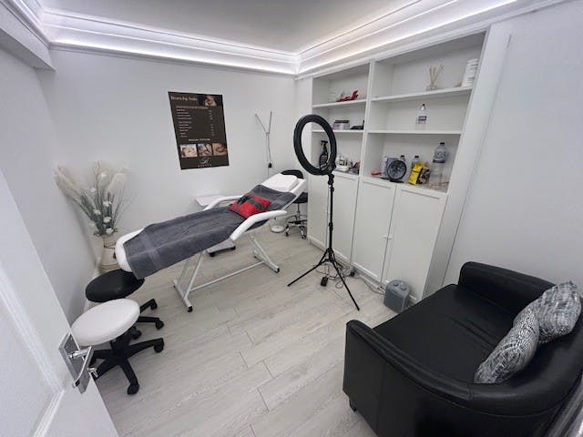 5 High Street, Datchet, Retail To Let - Rear room.jpg