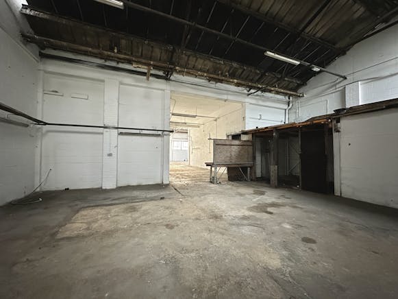 Unit B2, Holly Street Trading Estate, Luton, Industrial To Let - IMG_4511.JPG