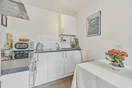 Borough High Street, London, Residential Flat To Let - Open Plan Kitchen/Reception Room