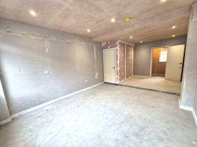 407 Hempshaw lane, Stockport, Retail To Let - 20250416_095610.jpg