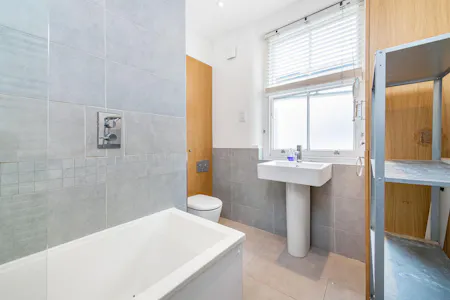 Finborough Road, London, Maisonette To Let - Bathroom