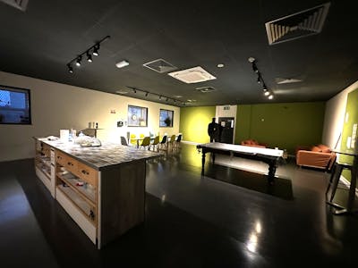 622 Western Avenue, Park Royal, Industrial To Let - 20260114_162738827_iOS.jpg