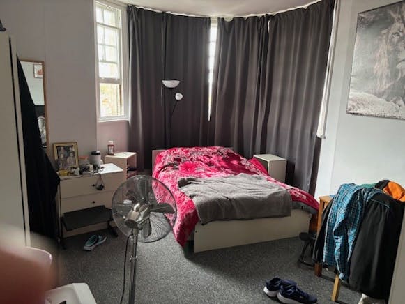 Broadway Parade, London, Investment / Leisure For Sale - 16.jpg