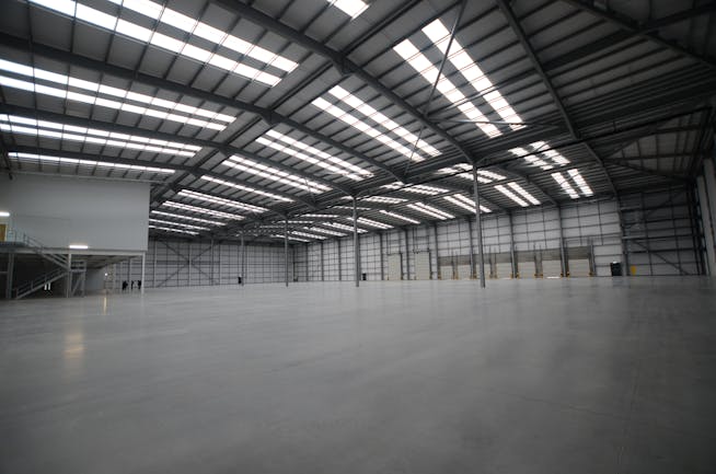 The Base, Crawley, Industrial To Let - DSC_5487.JPG