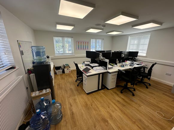 15A Bell Lane, Thame, Office / Other To Let - IMG_5040.jpeg