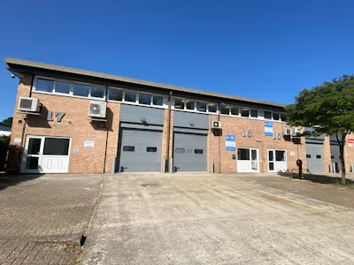 Unit 17 The Bell Centre, Crawley, Industrial / Warehouse To Let - IMG_0259.jpeg