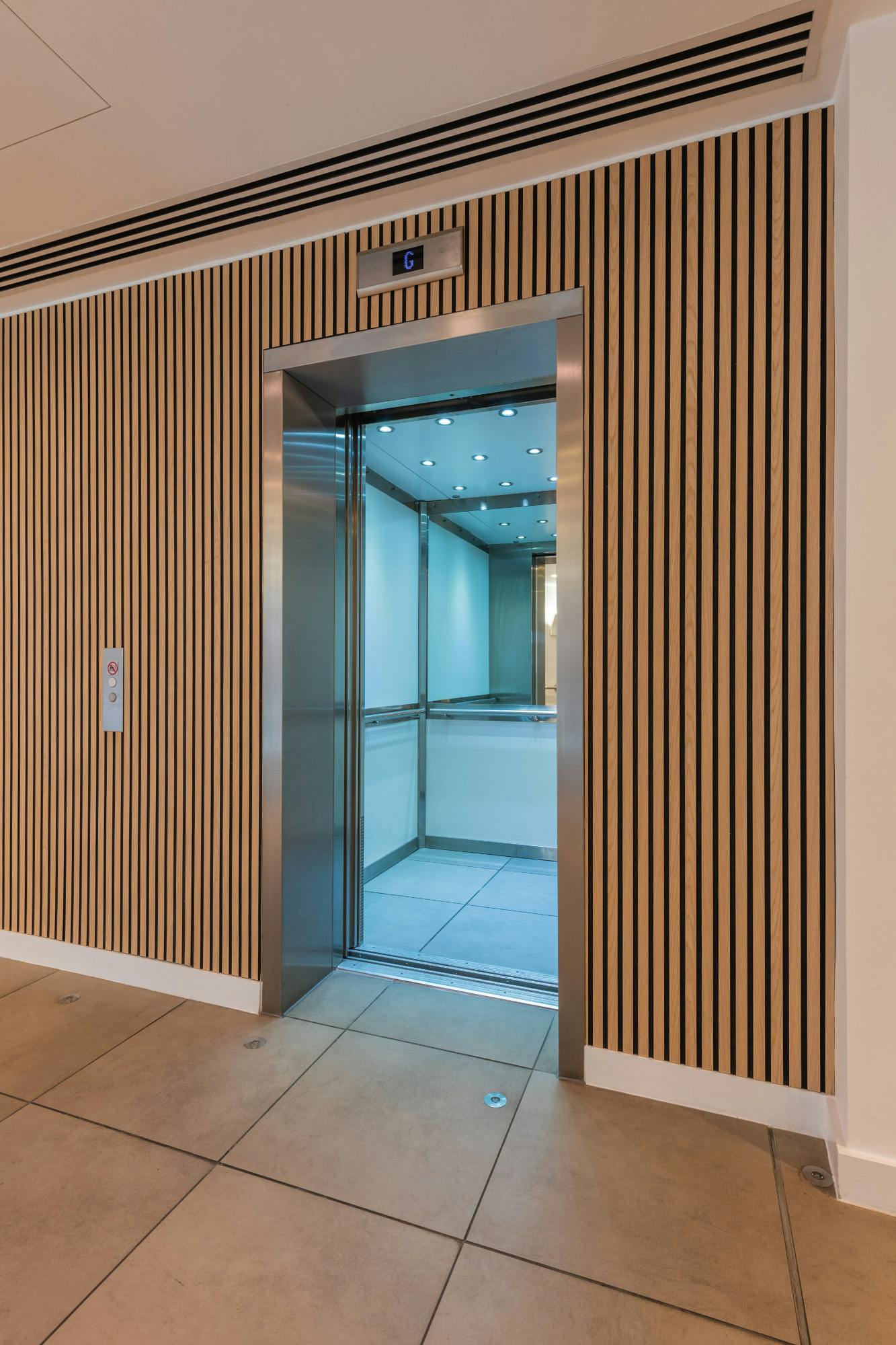 Station Square, 1 Gloucester Street, Swindon, Offices To Let - Station Square  Reception18.jpg