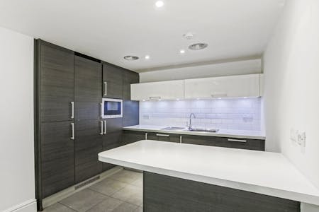 Cosmopolitan House, 2 Phipp Street, London, Gym / Healthcare / Leisure / Office / Showroom To Let - DSC01765.jpg