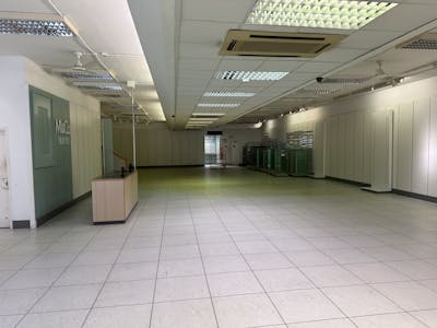 68-70 Church Walk, Burgess Hill, Retail To Let - IMG_5468.jpg