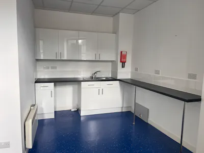 Ground Floor Office, 5 Chalfont Court, Amersham, Office To Let - 20260617_153213429_iOS.jpg