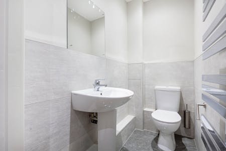 Tuskar Street, London, Terraced house To Let - En-suite