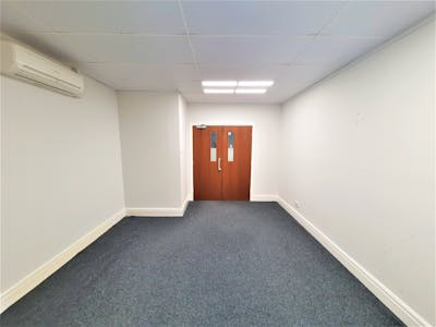 Maxron House, Stockport, Office To Let - 20220201_085253 2.jpg