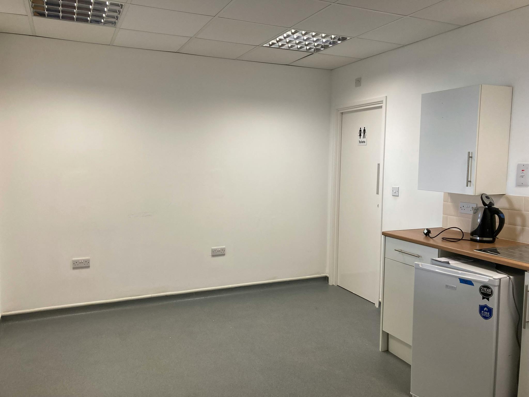 Unit 1B Queens Apartments, Hastings, Office To Let - IMG_3868.JPEG