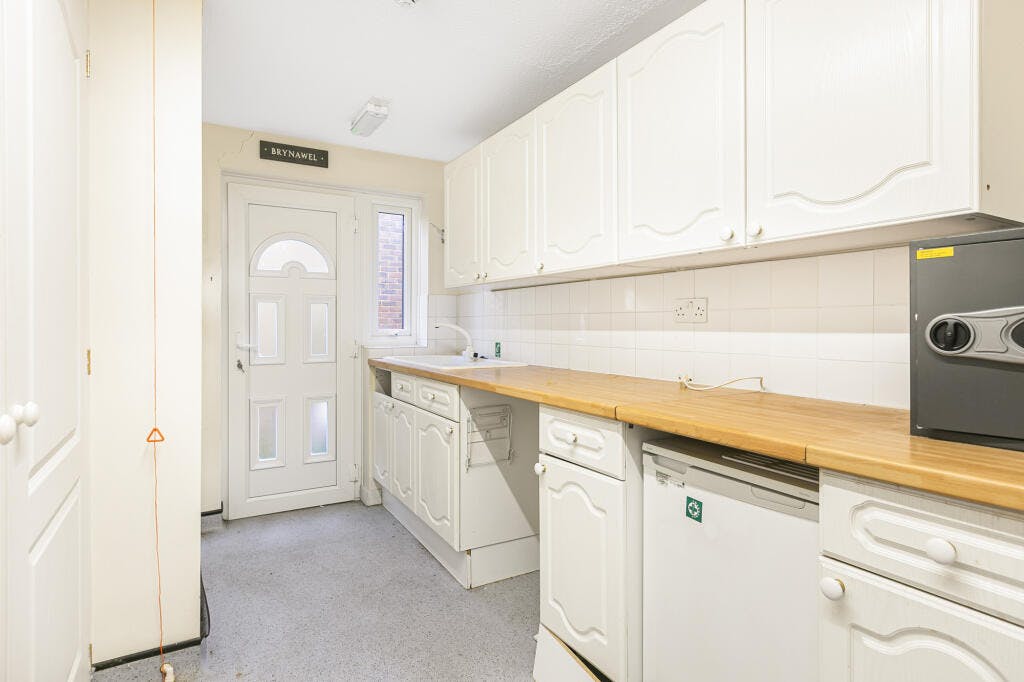 Abbeyfield House, Aylesbury To Let - f54ea52d40948d18625a02ee9e752b2a.jpeg
