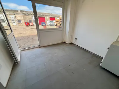 Unit 14 Endeavour Close, Port Talbot, Industrial To Let - 14 Endeavour 03.jpg