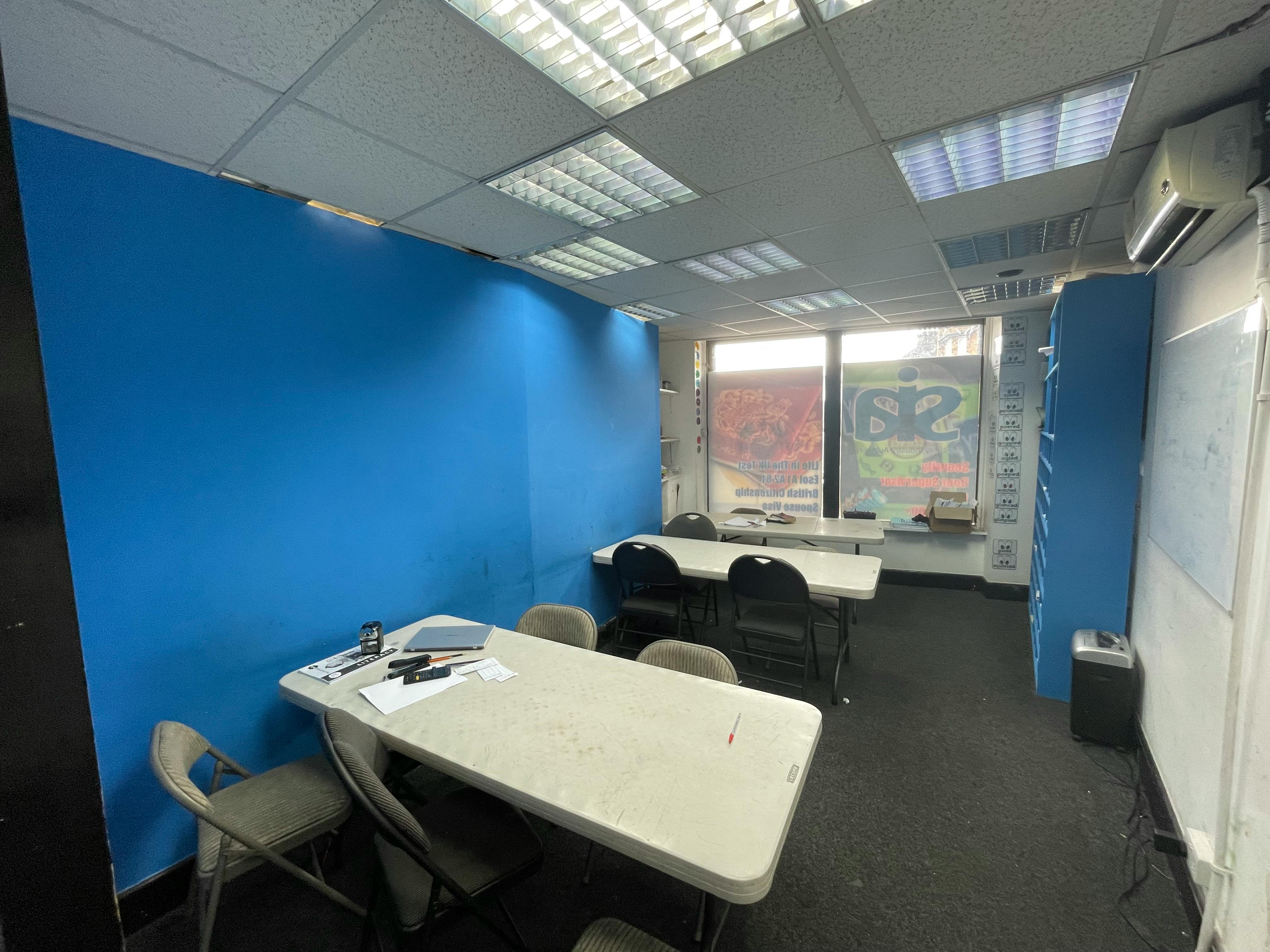 Retail/Shop in London - photo 4