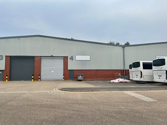 Unit 4 Airlinks Industrial Estate, Heston, Heathrow To Let - 4 Airlinks  Main.jpg