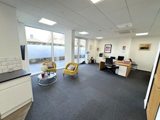 Unit 2, 8 Kew Bridge Road, Brentford, Office To Let / For Sale - Kew Bridge  Unit 2  Brentford 3.jpg