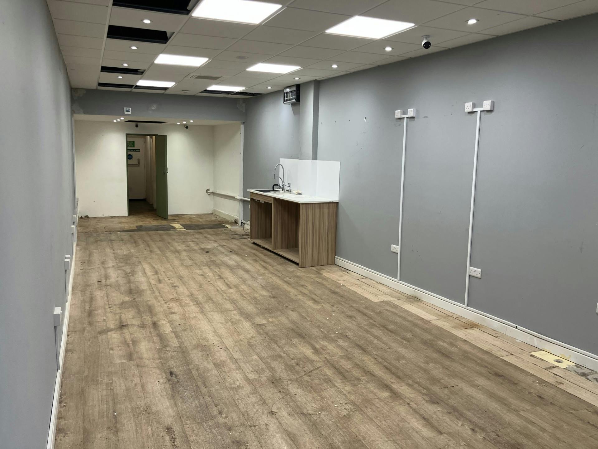 Retail/Shop in Winchester - photo 3