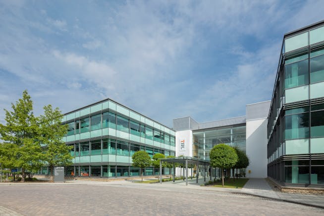 Crowthorne House, Bracknell, Offices To Let - 1f54240dd2f50bd9924996ba7da958630024cc16.jpg