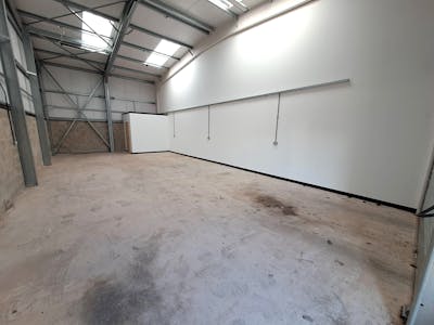 Unit 15C Alexandra Trading Estate, Industrial / Warehouse To Let - p1.jpg