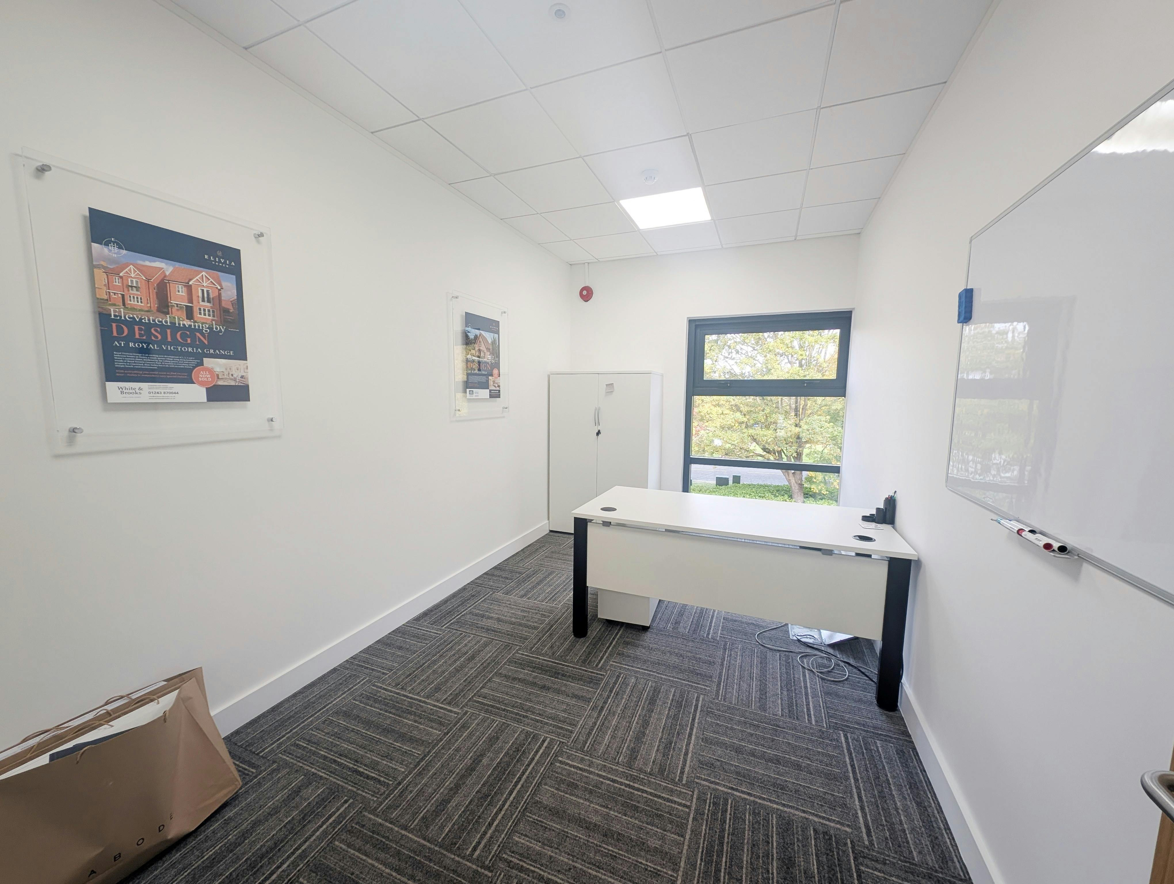 Office in Fareham - photo 4