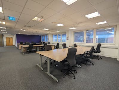 Part 3rd Floor, 59 Clarendon Road, Watford, Office To Let - PXL_20231215_105141904.jpg