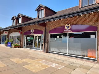 Units 21 & 22, Chineham Shopping Centre, Basingstoke, Retail To Let - 20250429_111559.jpg