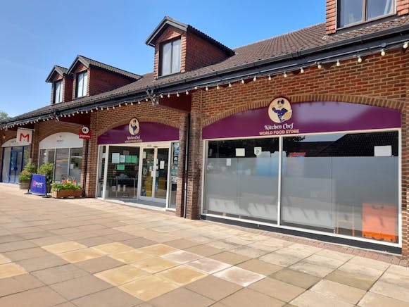 Units 21 & 22, Chineham Shopping Centre, Basingstoke, Retail To Let - 20250429_111559.jpg