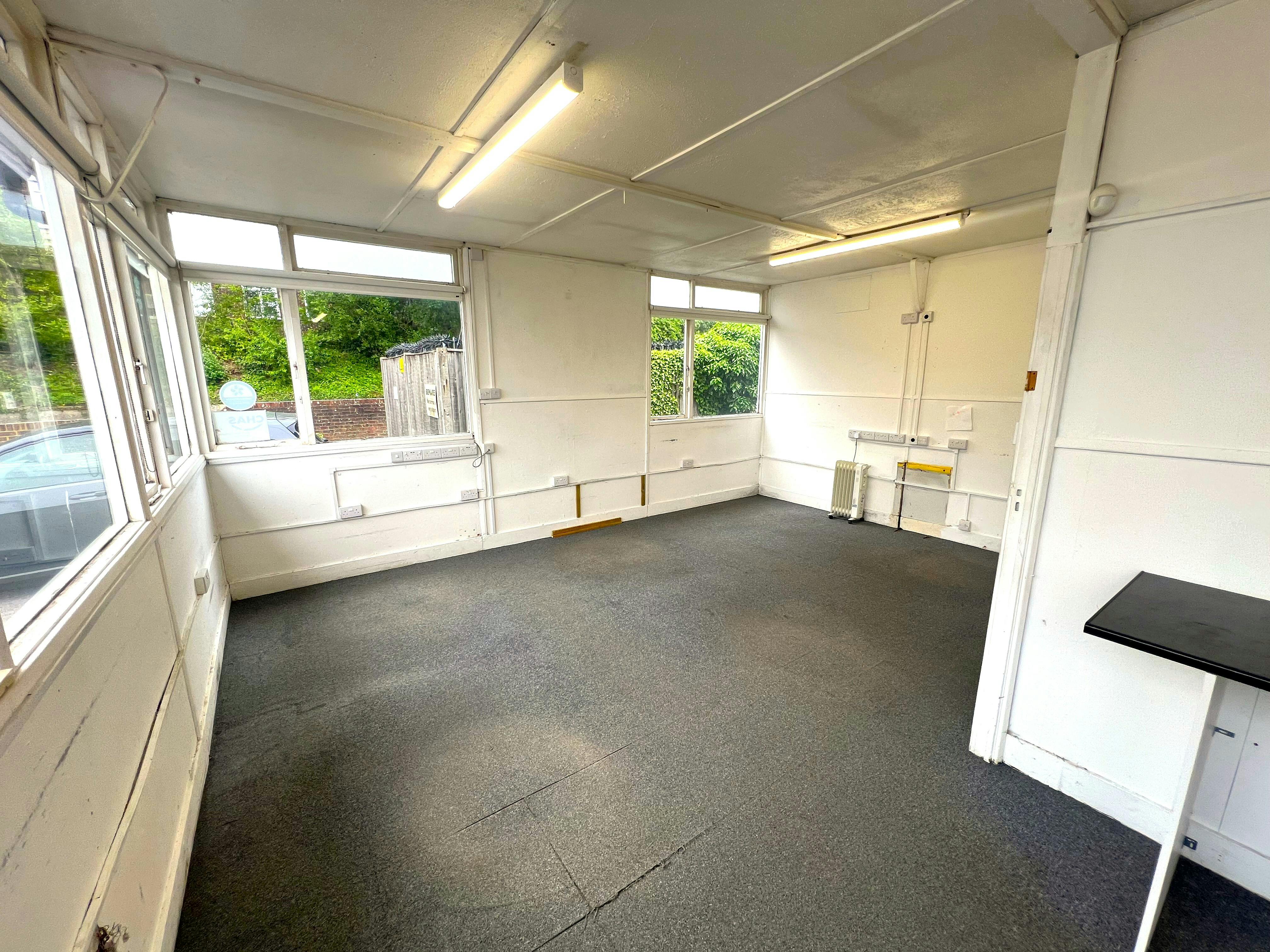 Unit 8 Mulberry Trading Estate, Horsham, Office To Let - IMG_0461.jpeg