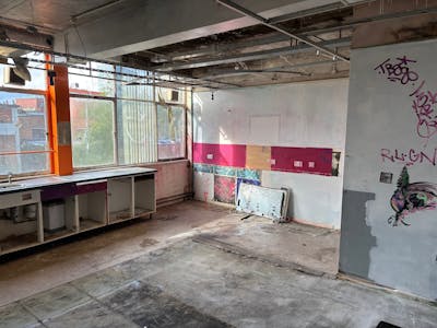 5 Elthorne Road, London, Investment / Office For Sale - 4.jpg