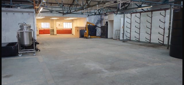 Industrial Unit in Enfield - photo 2