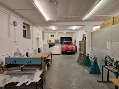Unit 7, Hyde, Industrial/Logistics To Let - 20221208_131508.jpg