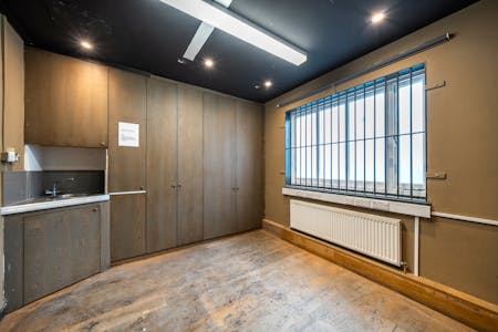 14 Steele Road, London, Warehouse To Let - 1238822 4.jpg