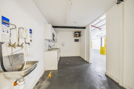 22-23 Arcadia Avenue, London, Warehouse To Let - 6744d6ada66c81219100 5.jpg