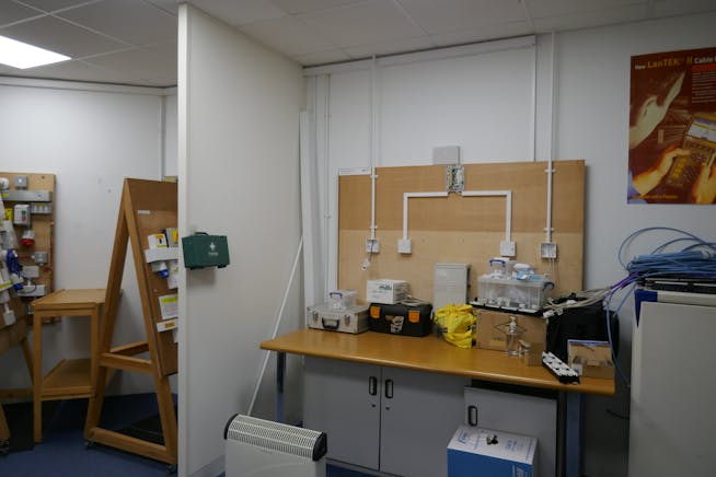 Unit 13 New Horizon Business Cente, Harlow, Offices For Sale - P1060827.JPG